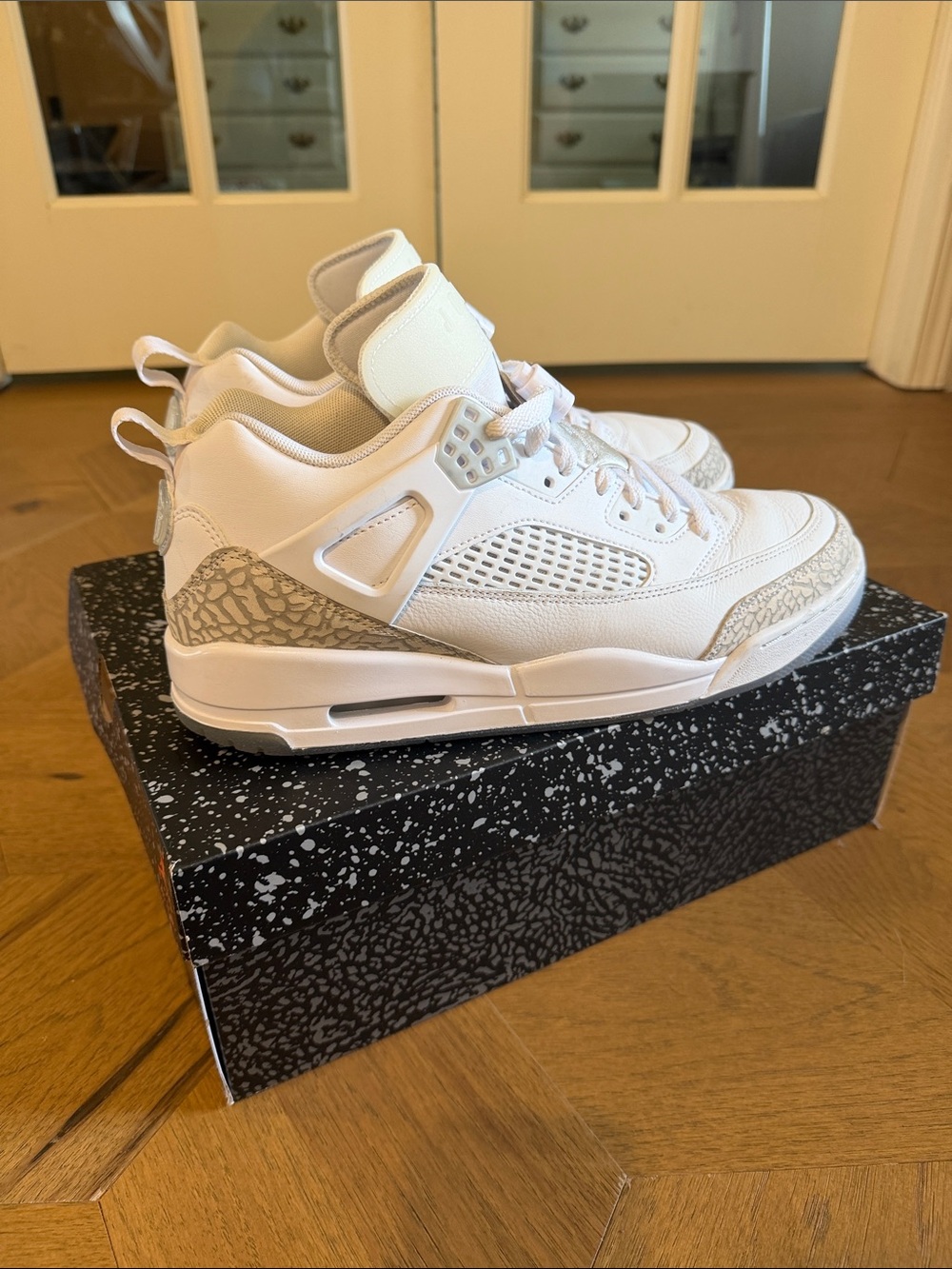 Jordan Spizike Low